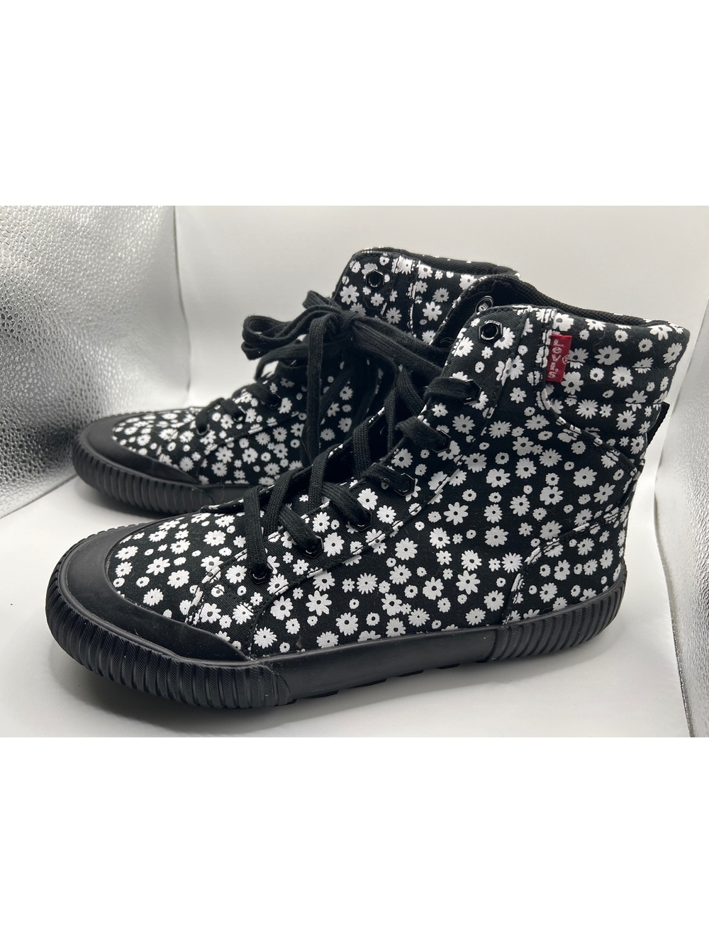 Levi’s Olivia Floral Black white Daisies women’s 10 High Top Canvas Sneaker